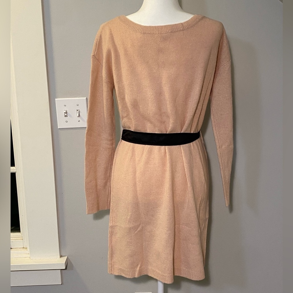 Fiorucci medium wool sweater dress with belt in beige / pink . - Picture 3 of 7